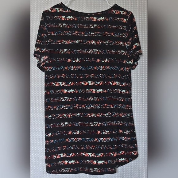 LuLaRoe Classic Tee Medium Black Floral Stripe Casual Top - Picture 9 of 9